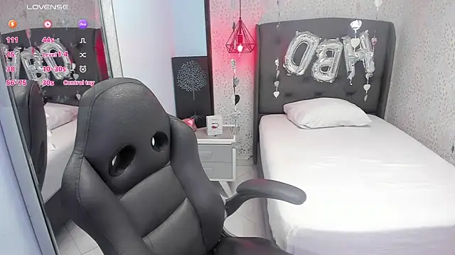 SUZETMONACO online show from November 22, 7:35 pm