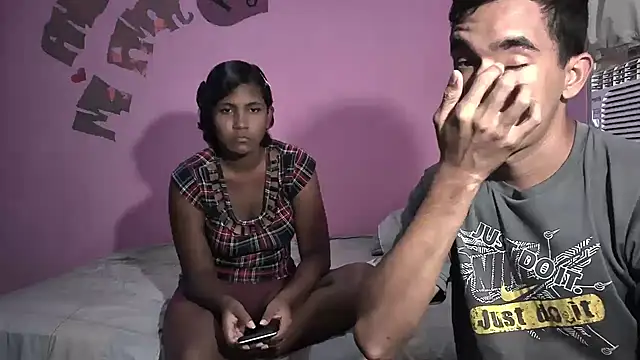 Snapshot of Sweetiefoxxx chatting on March 16, 6:12 pm Sweetiefoxxx online show from March 16, 6:12 pm