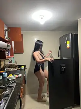 Snapshot of emma_lopes chatting on December 15, 11:31 pm emma lopes online show from December 15, 11:31 pm