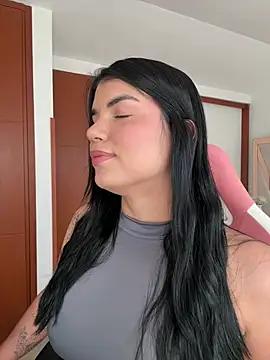 Snapshot of emma_lopes chatting on June 21, 9:20 pm emma lopes online show from June 21, 9:20 pm