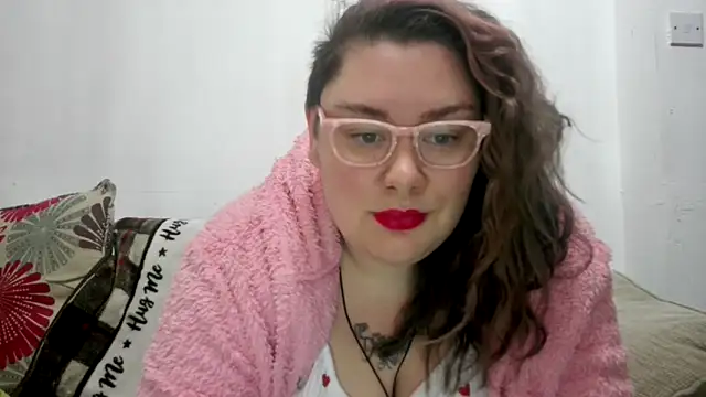 Snapshot of Bustycurves chatting on November 16, 1:54 am Bustycurves online show from November 16, 1:54 am