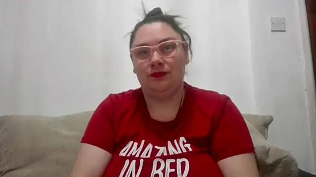 Snapshot of Bustycurves chatting on October 25, 10:32 pm Bustycurves online show from October 25, 10:32 pm