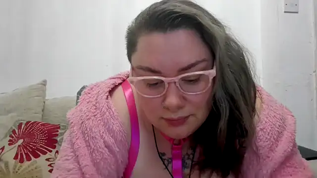 Snapshot of Bustycurves chatting on November 4, 10:24 pm Bustycurves online show from November 4, 10:24 pm