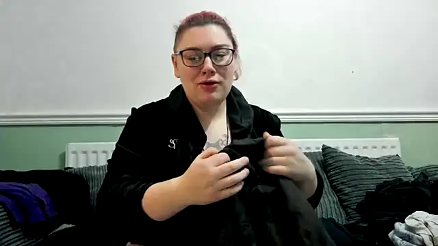 Snapshot of Bustycurves chatting on January 9, 12:03 am Bustycurves online show from January 9, 12:03 am