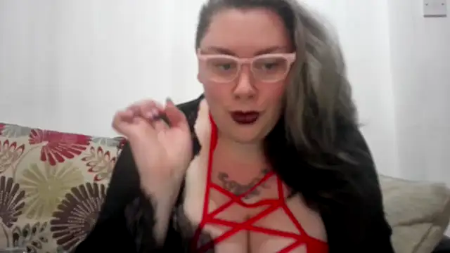 Snapshot of Bustycurves chatting on October 30, 9:11 pm Bustycurves online show from October 30, 9:11 pm