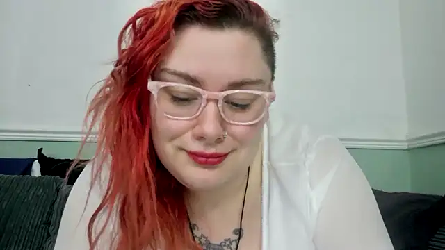 Snapshot of Bustycurves chatting on February 21, 10:37 pm Bustycurves online show from February 21, 10:37 pm