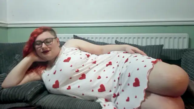 Snapshot of Bustycurves chatting on February 14, 10:14 pm Bustycurves online show from February 14, 10:14 pm