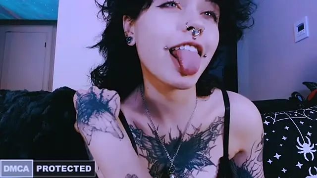 Snapshot of NaughtyLittleFox chatting on April 26, 4:43 am NaughtyLittleFox online show from April 26, 4:43 am