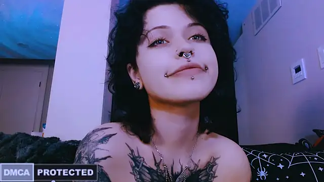 Snapshot of NaughtyLittleFox chatting on April 28, 5:45 am NaughtyLittleFox online show from April 28, 5:45 am
