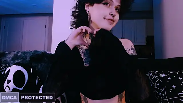 NaughtyLittleFox online show from March 13, 4:39 am