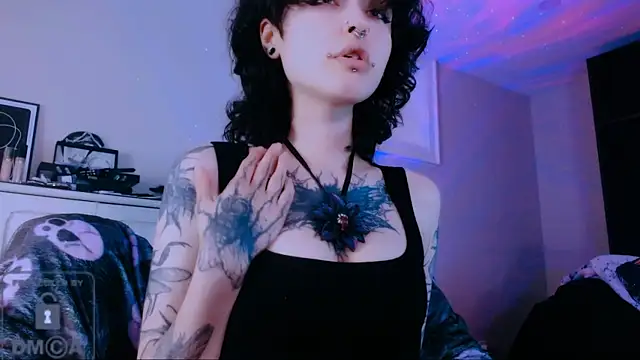 NaughtyLittleFox online show from June 20, 4:39 am