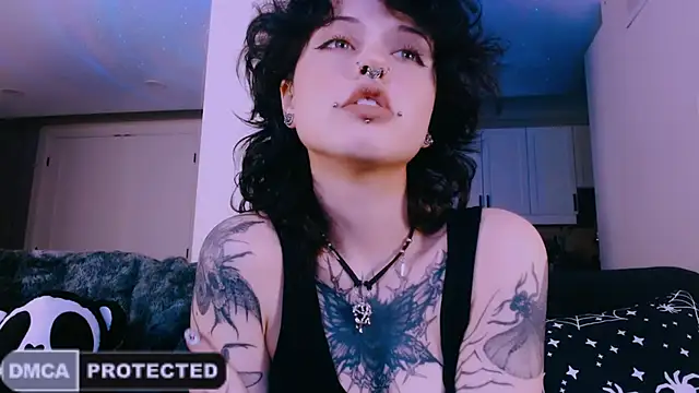 Snapshot of NaughtyLittleFox chatting on May 7, 3:22 am NaughtyLittleFox online show from May 7, 3:22 am