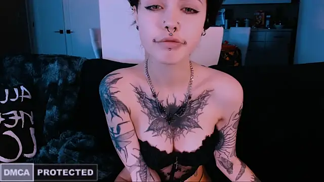 NaughtyLittleFox online show from December 22, 4:01 am