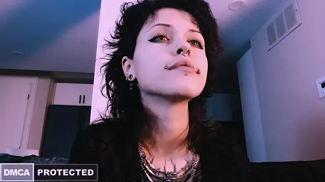 Snapshot of NaughtyLittleFox chatting on November 30, 5:08 am NaughtyLittleFox online show from November 30, 5:08 am