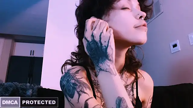 Snapshot of NaughtyLittleFox chatting on November 21, 3:16 am NaughtyLittleFox online show from November 21, 3:16 am