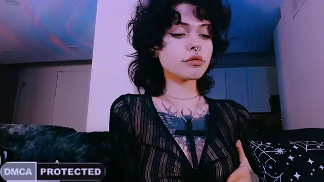Snapshot of NaughtyLittleFox chatting on May 8, 3:32 am NaughtyLittleFox online show from May 8, 3:32 am