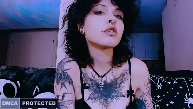 Snapshot of NaughtyLittleFox chatting on April 30, 5:47 am NaughtyLittleFox online show from April 30, 5:47 am