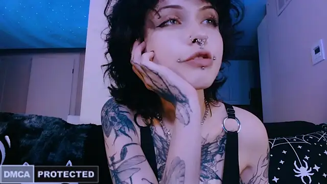 Snapshot of NaughtyLittleFox chatting on May 1, 5:23 am NaughtyLittleFox online show from May 1, 5:23 am