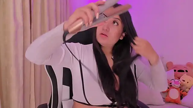 Snapshot of shanel_taylor chatting on December 14, 2:33 pm shanel taylor online show from December 14, 2:33 pm