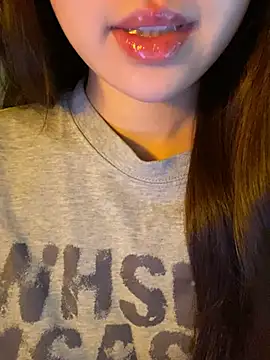 minmin2kk5 online show from April 19, 3:46 pm