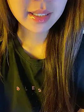 minmin2kk5 online show from April 3, 5:30 pm