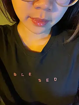 minmin2kk5 online show from March 31, 6:15 am