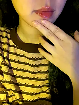 minmin2kk5 online show from December 18, 6:07 am