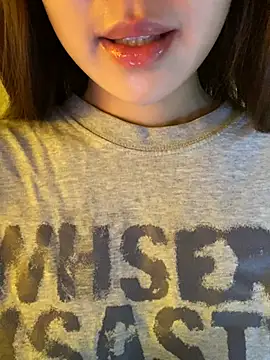 minmin2kk5 online show from April 22, 1:23 am