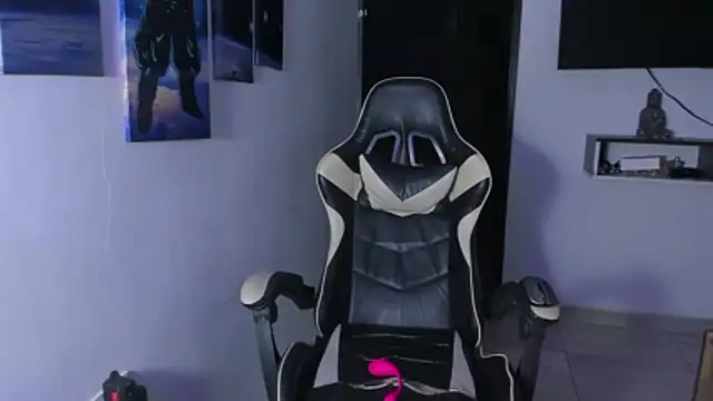 naomi berckley online show from April 26, 3:59 am