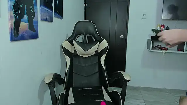 naomi berckley online show from October 3, 6:59 am