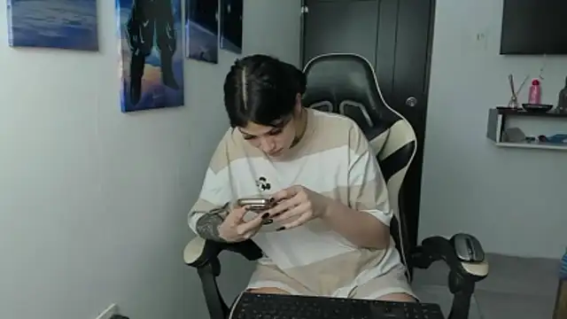 naomi berckley online show from December 18, 6:40 am