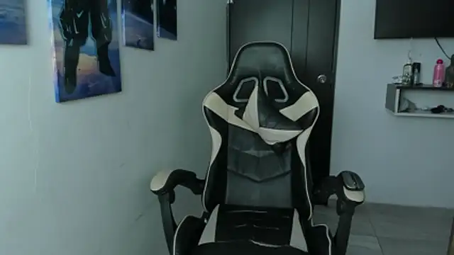 naomi berckley online show from January 9, 4:19 am