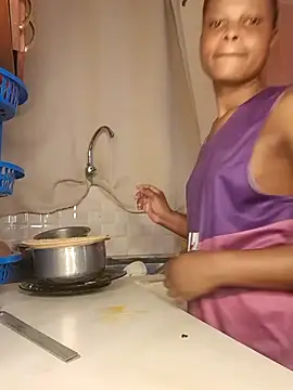 Snapshot of Freya_004 chatting on December 5, 9:52 am Freya 004 online show from December 5, 9:52 am