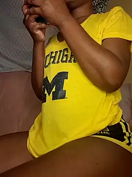 Freya 004 online show from April 13, 6:39 am