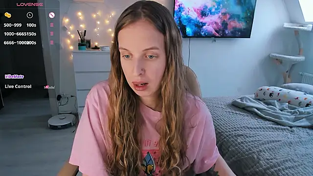 Snapshot of violet_blue_eyes chatting on February 10, 11:42 am violet blue eyes online show from February 10, 11:42 am