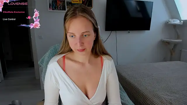 violet blue eyes online show from September 10, 1:10 pm