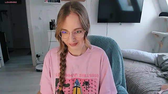 Snapshot of violet_blue_eyes chatting on February 16, 12:59 pm violet blue eyes online show from February 16, 12:59 pm