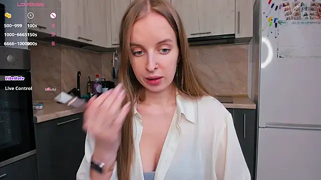 Snapshot of violet_blue_eyes chatting on February 17, 11:51 am violet blue eyes online show from February 17, 11:51 am