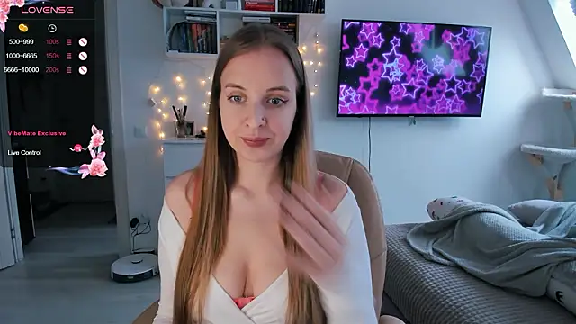 Snapshot of violet_blue_eyes chatting on February 4, 11:27 am violet blue eyes online show from February 4, 11:27 am