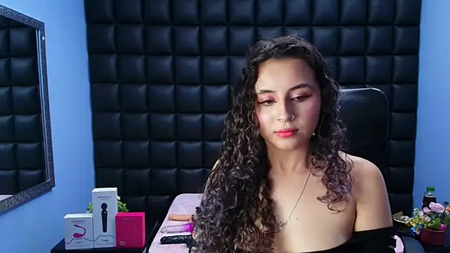 Snapshot of celeste_blue69 chatting on November 28, 3:17 am celeste blue69 online show from November 28, 3:17 am