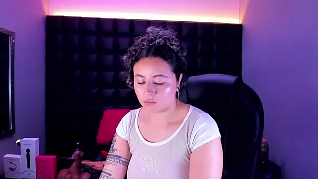 Snapshot of celeste_blue69 chatting on July 19, 6:44 am celeste blue69 online show from July 19, 6:44 am