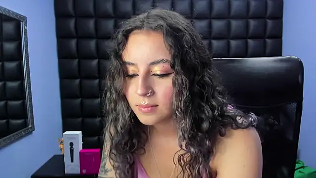 Snapshot of celeste_blue69 chatting on November 5, 3:31 am celeste blue69 online show from November 5, 3:31 am