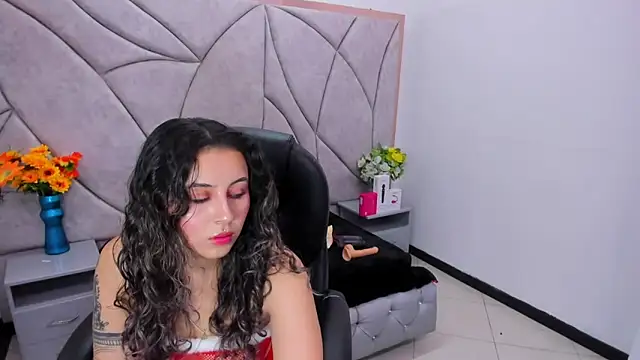 Snapshot of celeste_blue69 chatting on December 15, 3:56 am celeste blue69 online show from December 15, 3:56 am