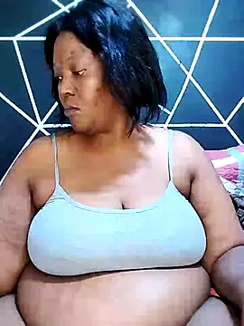 YummyChocolatexx2 online show from February 5, 8:21 am