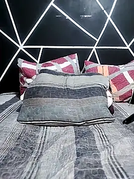 YummyChocolatexx2 online show from April 14, 11:21 pm