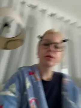 Snapshot of Livewithlucy chatting on February 6, 8:54 am Livewithlucy online show from February 6, 8:54 am