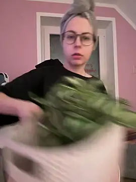 Livewithlucy online show from March 11, 7:02 am