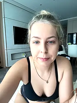 Snapshot of Livewithlucy chatting on October 12, 3:41 am Livewithlucy online show from October 12, 3:41 am
