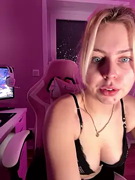 Snapshot of Livewithlucy chatting on January 14, 3:04 pm Livewithlucy online show from January 14, 3:04 pm