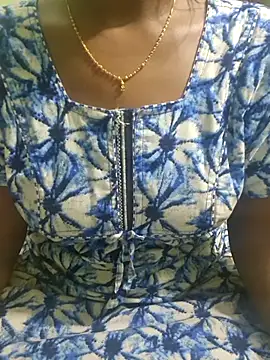 Snapshot of Janavi-janu chatting on November 18, 6:44 pm Janavi-janu online show from November 18, 6:44 pm